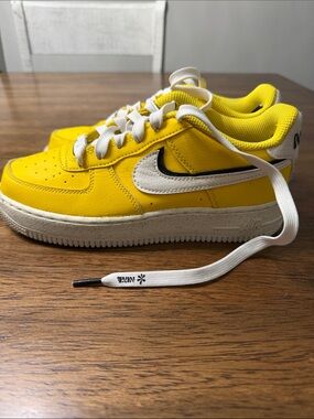 Nike Air Force 1 Low Lv8 GS Tour Yellow Size 6 Tour Yellow/Sail/Black